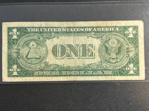 lot 82 image: 1935E US BLUE SEAL $1 SILVER CERTIFICATE