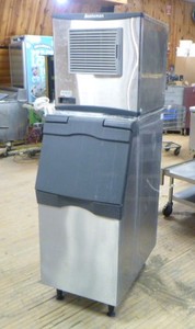 lot 3 image: Scotsman Ice Machine and Bin