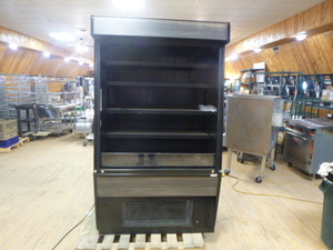 lot 8 image: Structural Concepts Open Face Cooler