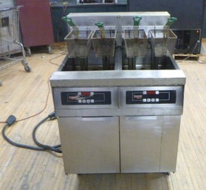 lot 10 image: Frymaster Double Deep Fryer