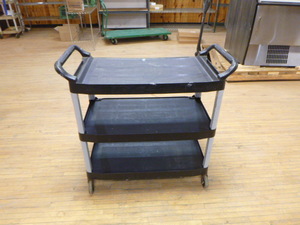 lot 39 image: Rubbermaid Bus Cart