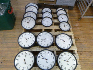 lot 59 image: 17 Wall Clocks