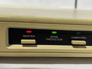 lot 48 image: Vintage TANDY Power Switching System (26-203) (Powers Up)