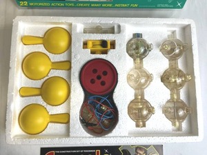 lot 49 image: Vintage 1978 Capsela 400 Motorized Science Building Set (Complete)