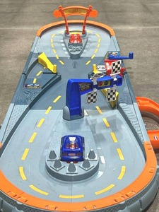 lot 54 image: Vintage Playskool Speed Stars 55-Inch Race Track