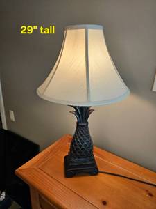 lot 99 image: Hollywood Regency Pineapple Lamp