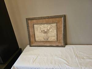 lot 122 image: White Roses Vase Decor Art