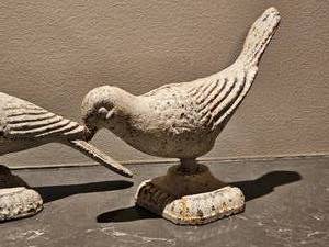 lot 141 image: Primitive Iron Doves