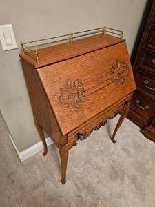 lot 146 image: Vintage Larkin Style Secretary Desk