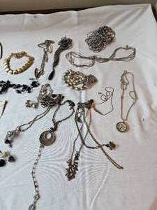 lot 69 image: Chic B&W Leading Costume Jewelry
