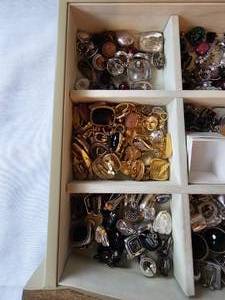 lot 73 image: Huge Costume Jewelry Clip-On Earring Collection
