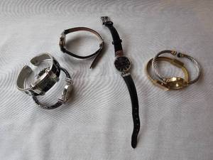 lot 75 image: Collection of Fashion Watches