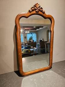 lot 161 image: Handsome Cherry Carved Hall Mirror