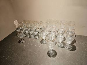 lot 168 image: Gold Trim Goblet & Wine Glasses