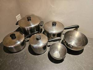 lot 173 image: Household Collection of Revere Ware