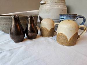 lot 174 image: Table Setting Earthenware Collection