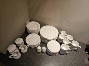 lot 233 image: Gibson Dishware Large Table Setting Group