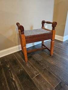 lot 237 image: Antique Spoon Carved Piano Stool