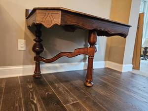 lot 239 image: Spoon Carved Buffet Console
