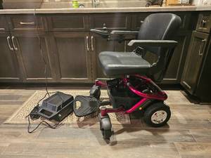 lot 93 image: Golden Technologies Mobility Chair