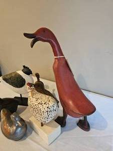 lot 278 image: Primitive Bird Curio & Dcor Group