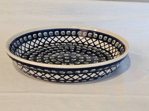 lot 272 image: Polish Pottery Pie Dish