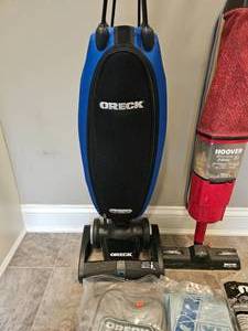 lot 280 image: Oreck LW100 & Hoover Mobile Vacuum