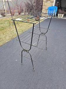 lot 206 image: Retro Metal Plant Rack
