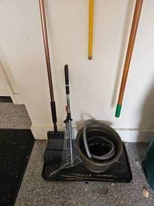 lot 283 image: Spring Garage Tool Grouping