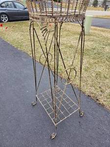 lot 286 image: Elegant Scrolled Iron Ornate Planter