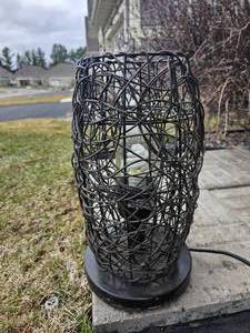 lot 288 image: Metal Weave Outdoor Table Lamp