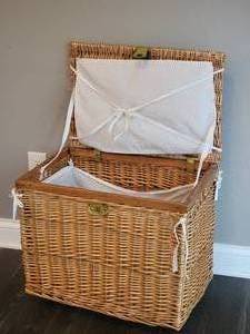 lot 250 image: Sturdy Woven Wicker Laundry Basket