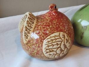 lot 256 image: Vibrant Art Decor Ceramics Collection (5)