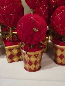 lot 260 image: Adorable Pin Cushion Topiary Christmas Decoration Set