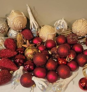 lot 261 image: Elegant Christmas Tree Ornament Collection - Red  White  Gold