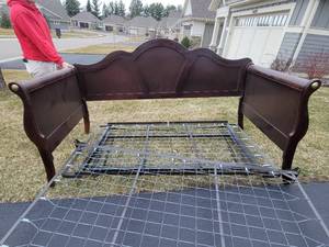 lot 175 image: Elegant Trundle Bed Set