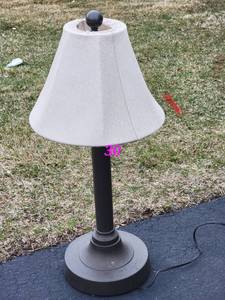 lot 315 image: Minimalist Contemporary Table Lamp