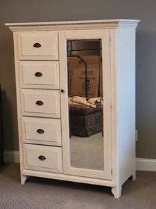 lot 150B image: Riverside Modern White Dresser with Mirror