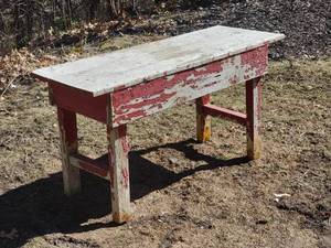 lot 148 image: Primitive Farmhouse Potting Bench