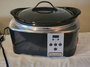 lot 219 image: Crock-Pot Slow Cooker with Aroma Heated Server Bundle