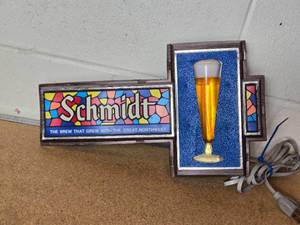 lot 5 image: Schmidt Beer Light with Lighted Glass