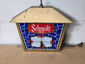 lot 14 image: Hanging Schmidt Beer Light Sign