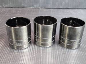 lot 139 image: Lot of 3 Snap-on Socket Glass Tumblers