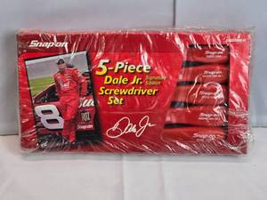 lot 157 image: Dale Earnhardt Jr. 5 Piece Screwdriver Set
