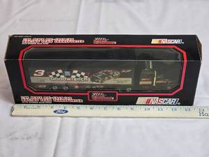 lot 164 image: 1992 Racing Team 164 Nascar Dale Earnhardt Truck and Trailer