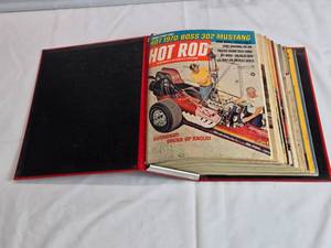 lot 179 image: 1970 Hot Rod Magazine in Magazine Binder