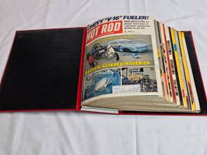 lot 180 image: Full Year 1971 Hot Rod Magazine in Magazine Binder