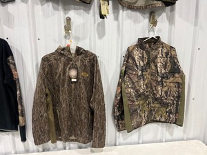MENS CAMO CLOTHING ML $230 RETAIL VALUE