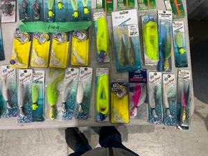 TABLE FULL OF LURES LEADERS & JIGS