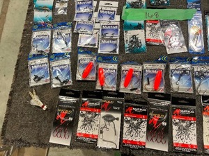 TABLE FULL OF SNELLS SWIVELS & WEIGHTS